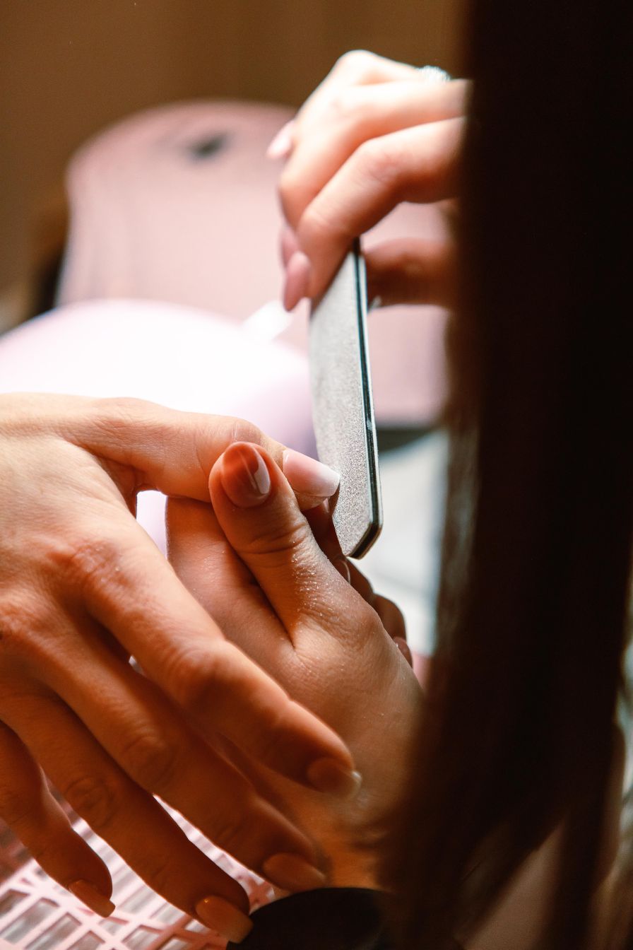 Manicure treatment with a nail file